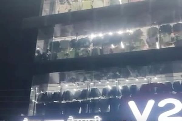 Police Action : वी2 मॉल के मैनेजर और बिल्डिंग मालिक के खिलाफ मामला दर्ज
